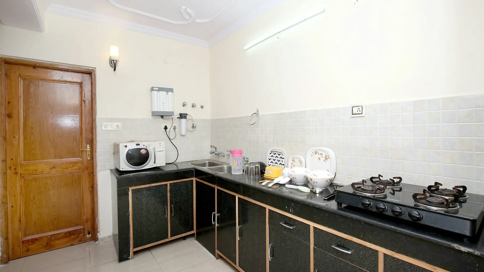 Apartment Oyo 13618 Home 2Bhk The Mystique Loft Tuttikandi Shimla
